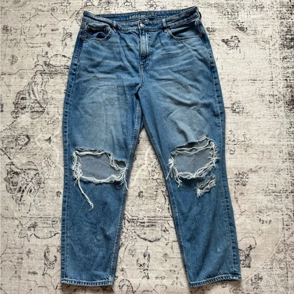 American Eagle Light Wash Mom Jeans - Picture 1 of 6